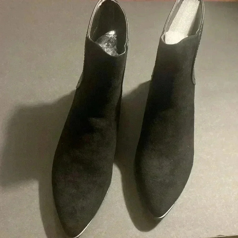 Black booties by Journee Collection Size 7WD